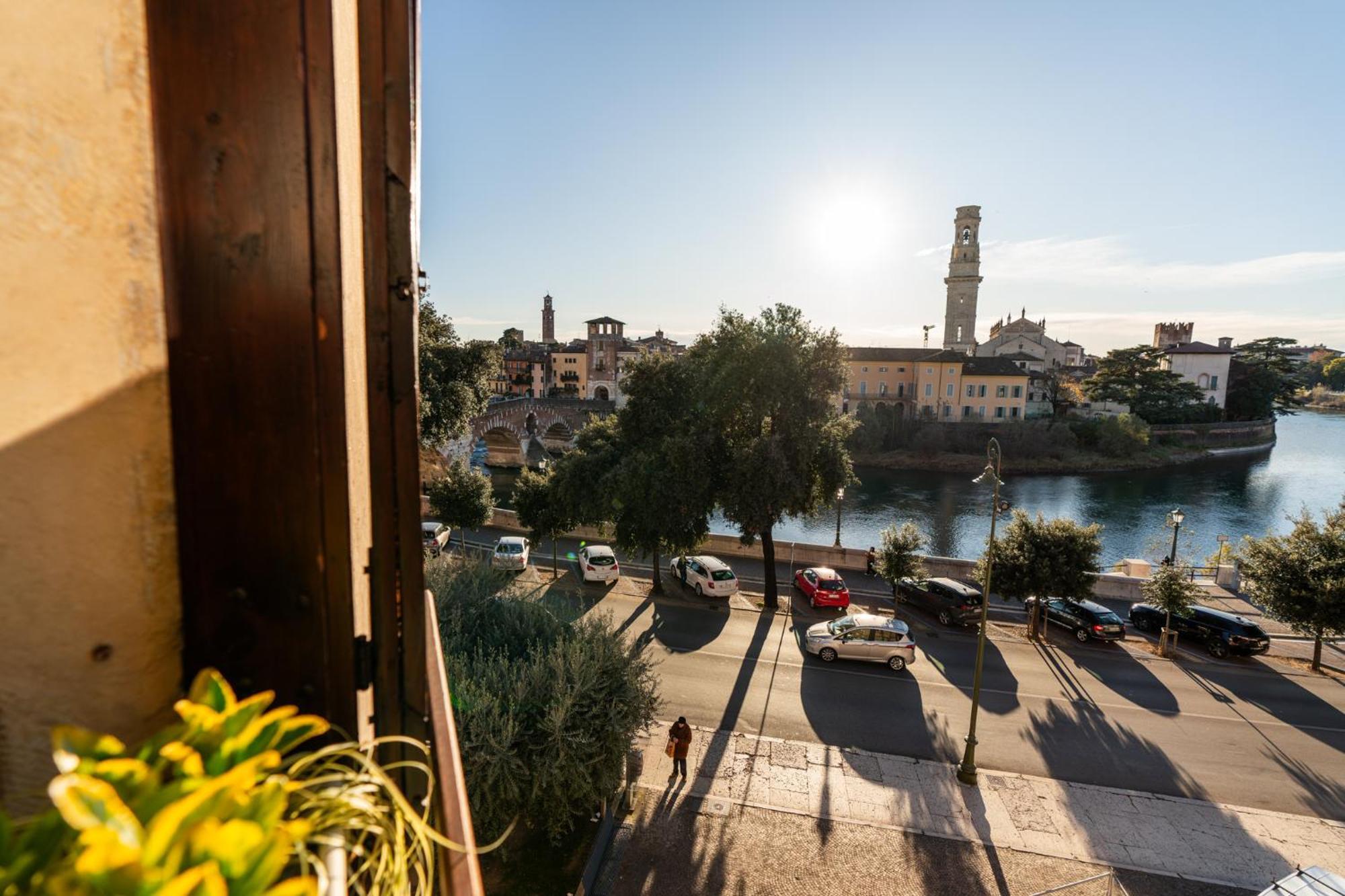 La Finestra Sul Ponte By Postcardsfrom Verona Exterior foto